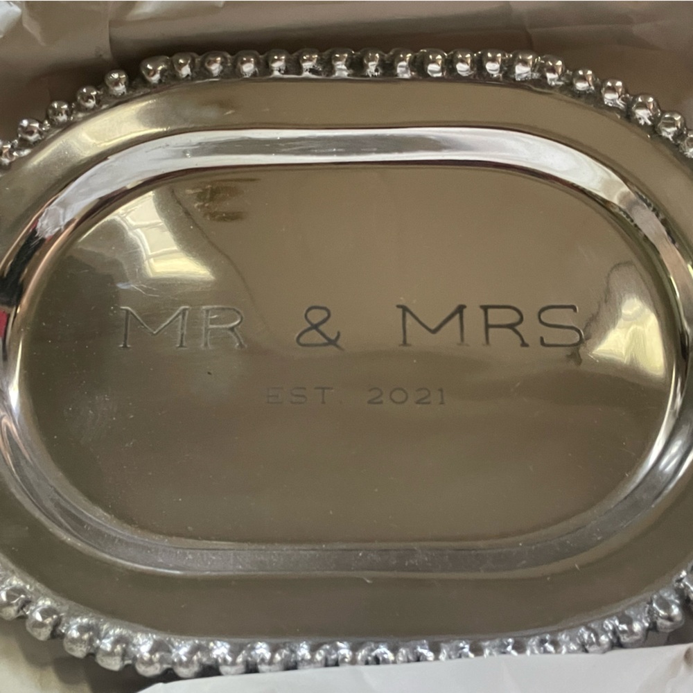 Mud Pie 2021  (10x7.5”) Platter says Mr and Mrs Est. 2021 on the platter.